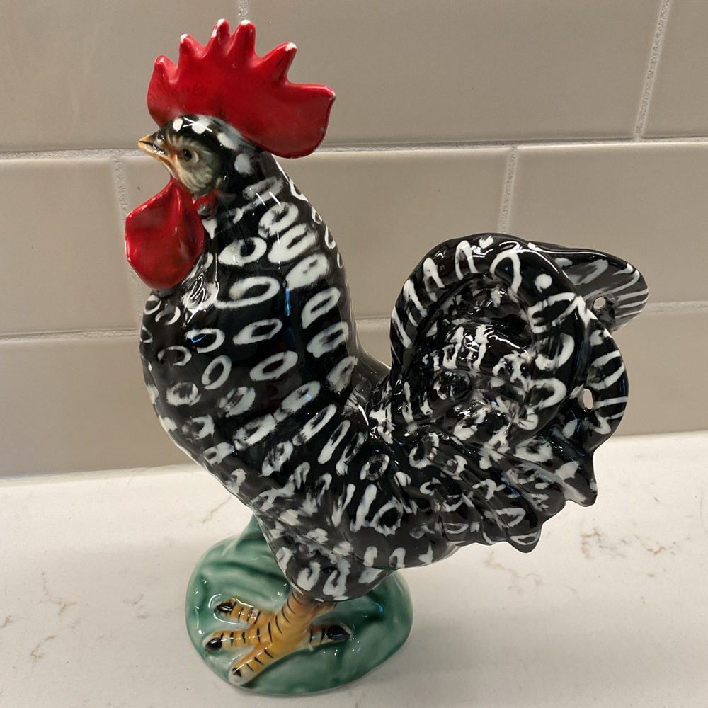 VTG black speckled Ceramic Rooster Figurine mfg stamped made in Japan -
